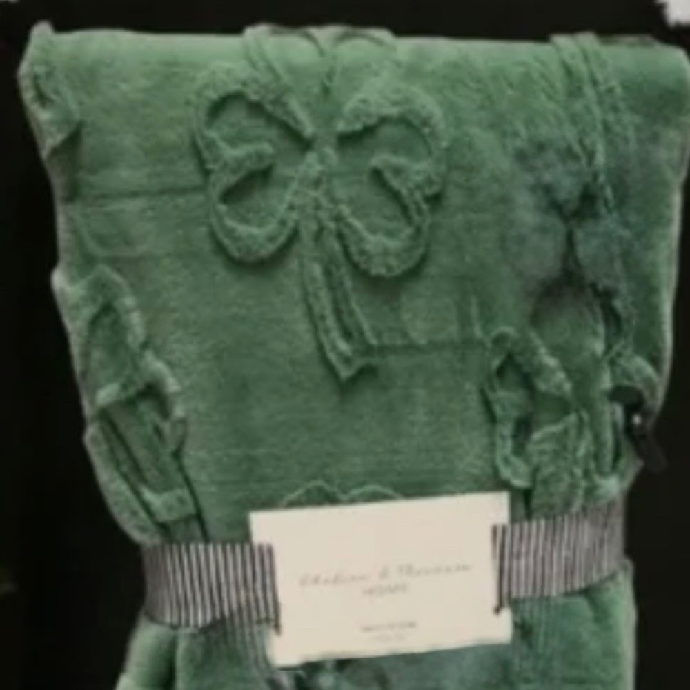 Faux Fur Shamrock IRISH Lucky Clover St Patricks Day Throw Blanket 50"x70 New